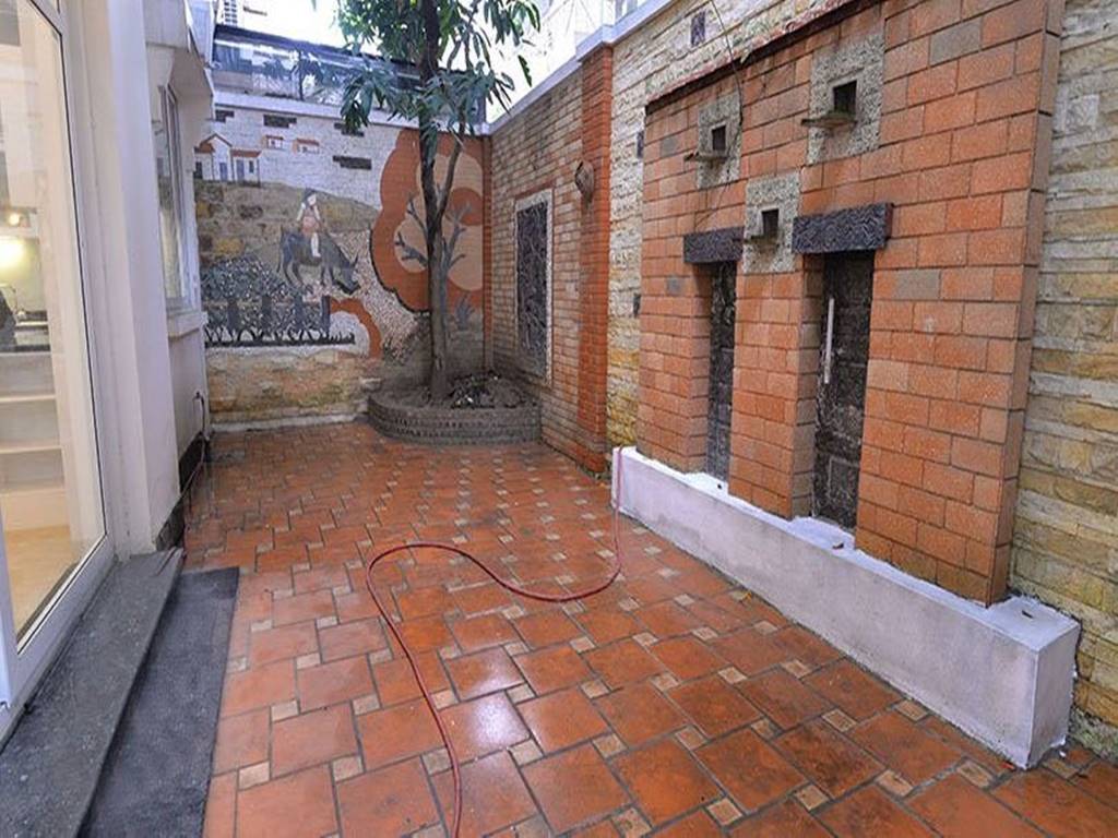 Appealing garden house for rent in T9 Ciputra 17