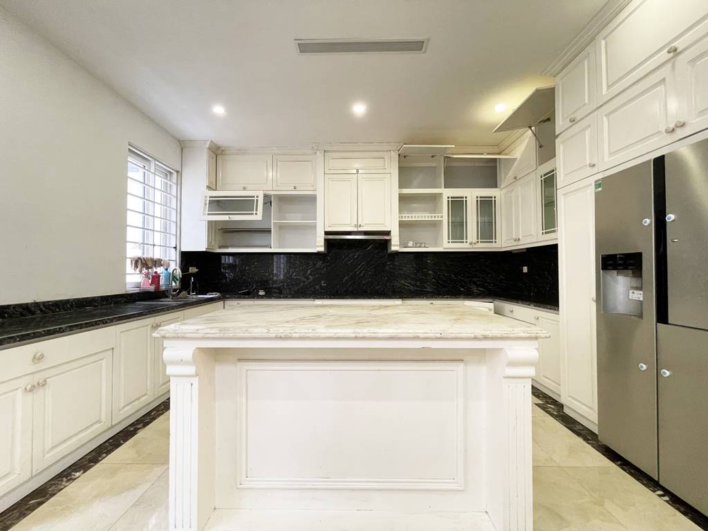 Big house for rent in T Ciputra with an awesome playground view 14