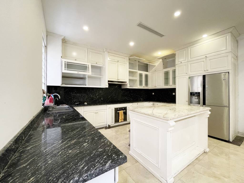 Big house for rent in T Ciputra with an awesome playground view 15