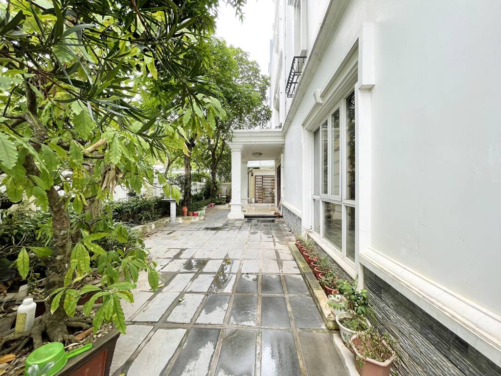 Big house for rent in T Ciputra with an awesome playground view 2