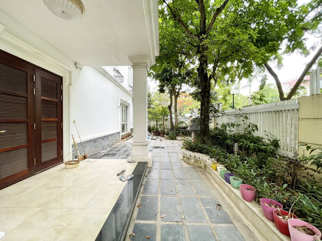 Big house for rent in T Ciputra with an awesome playground view 4