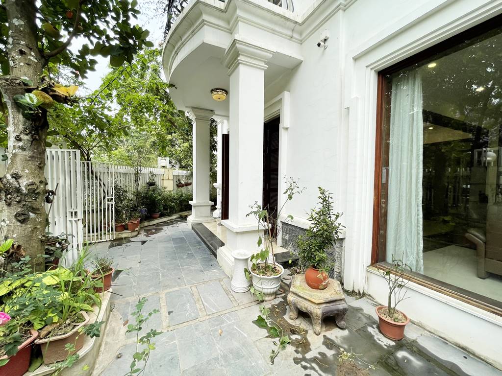 Big house for rent in T Ciputra with an awesome playground view 5