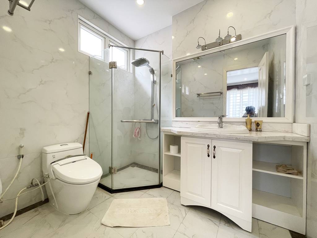 Big house for rent in T Ciputra with an awesome playground view 15