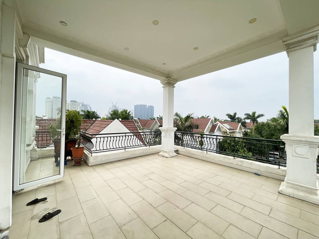 Big house for rent in T Ciputra with an awesome playground view 20