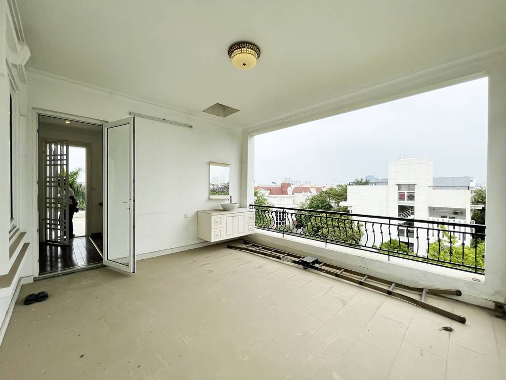 Big house for rent in T Ciputra with an awesome playground view 24