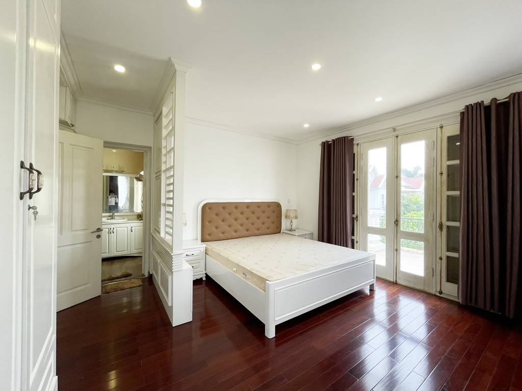 Big house for rent in T Ciputra with an awesome playground view 5