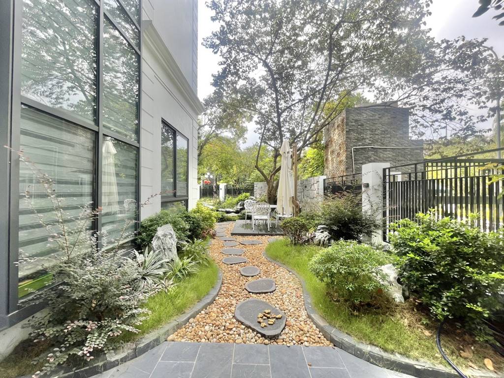 Exclusive garden villa with an elevator for rent in Ciputra Hanoi 4