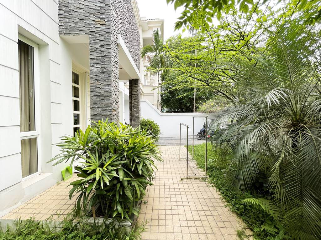 Glamorous corner villa for rent in T5 Ciputra 3