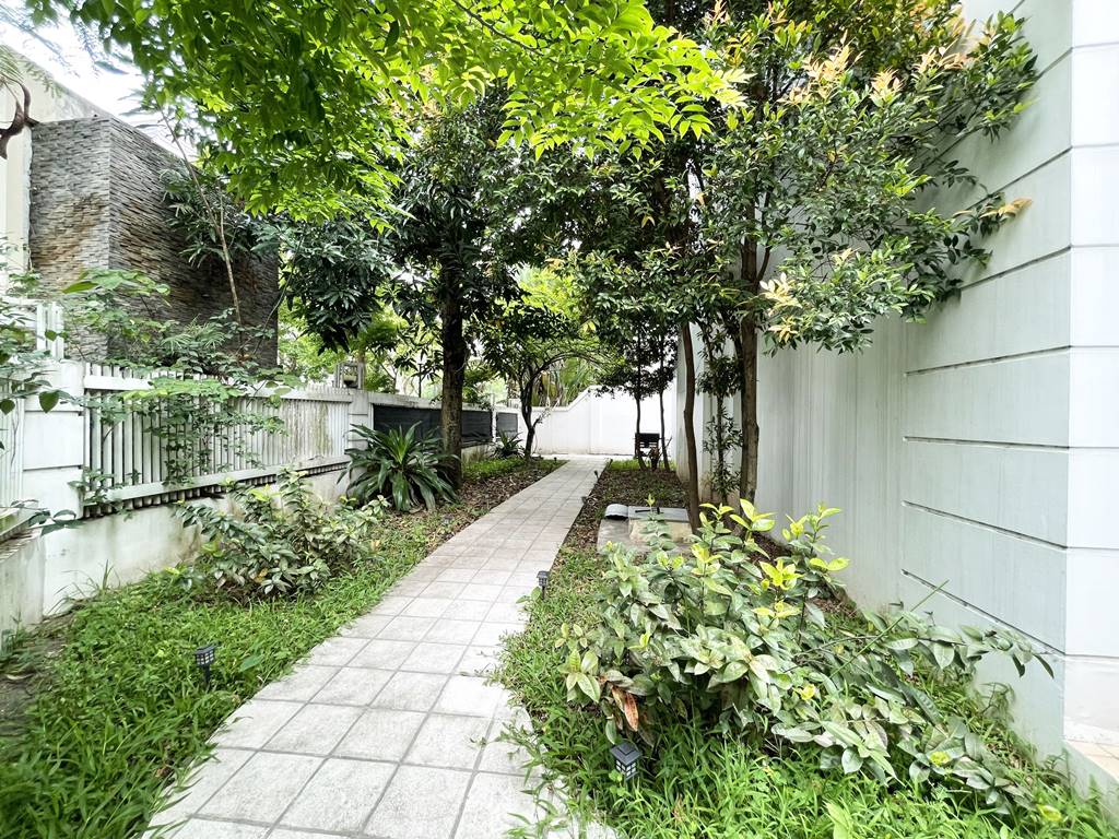 Glamorous corner villa for rent in T5 Ciputra 4