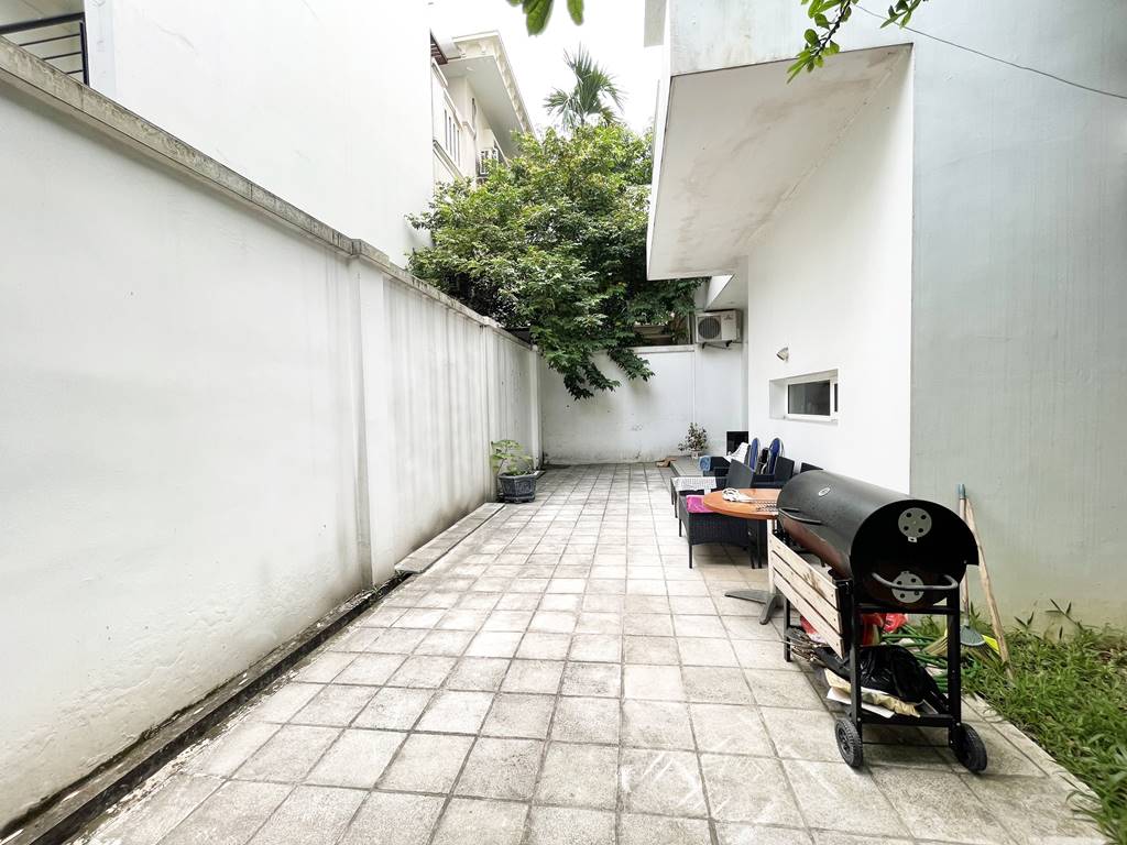Glamorous corner villa for rent in T5 Ciputra 5