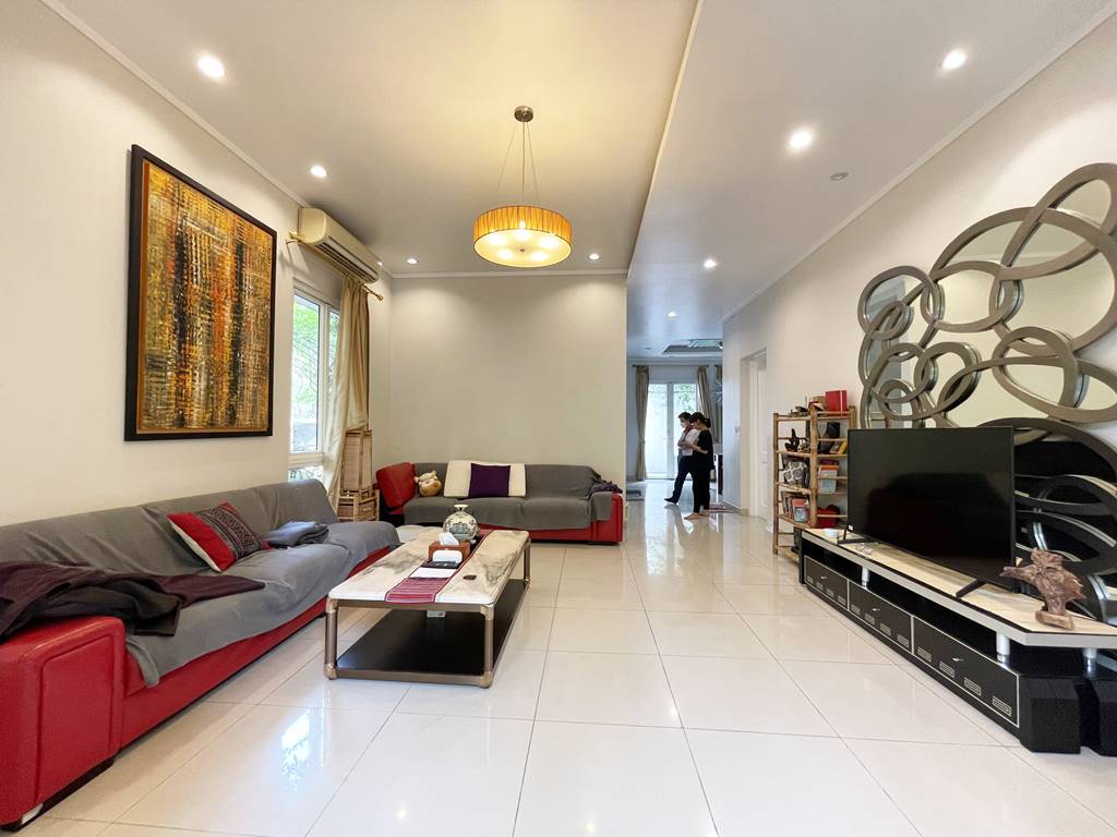 Glamorous corner villa for rent in T5 Ciputra 8