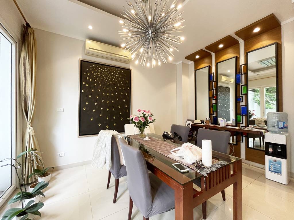 Glamorous corner villa for rent in T5 Ciputra 1