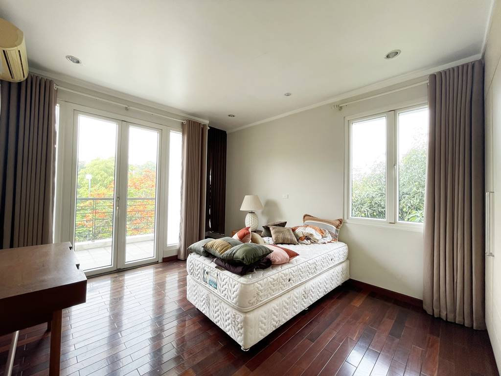 Glamorous corner villa for rent in T5 Ciputra 21