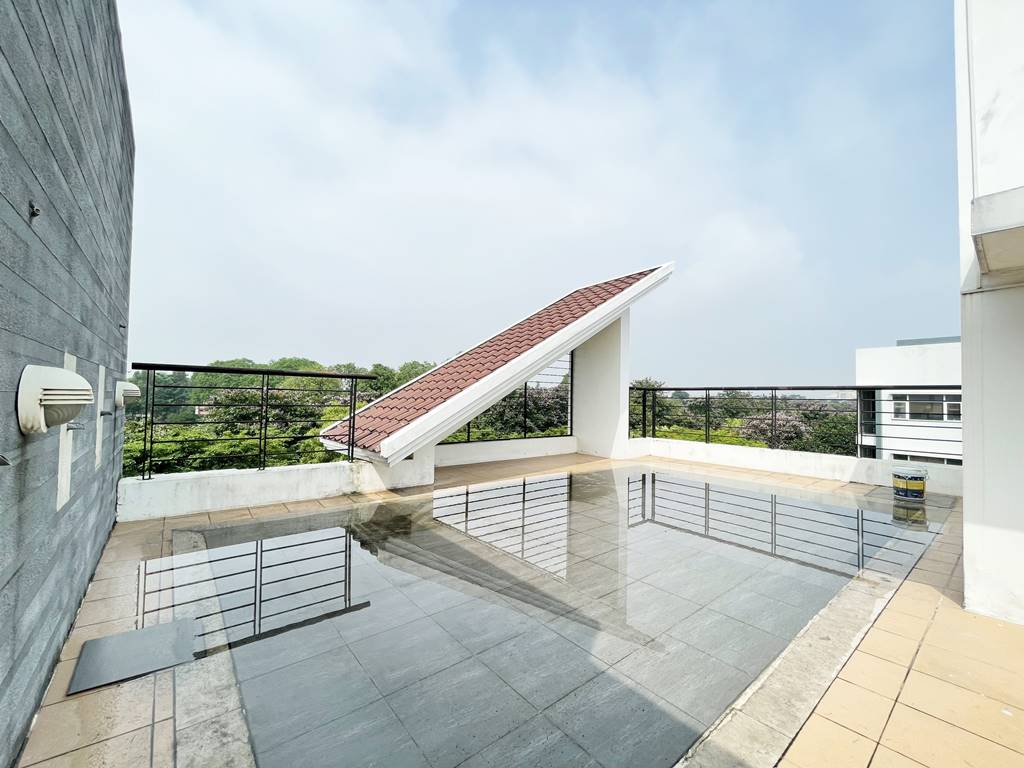 Glamorous corner villa for rent in T5 Ciputra 30