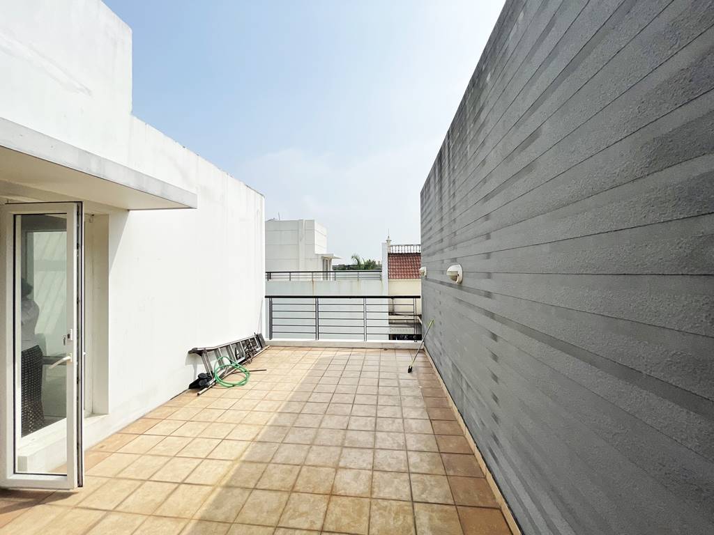 Glamorous corner villa for rent in T5 Ciputra 31