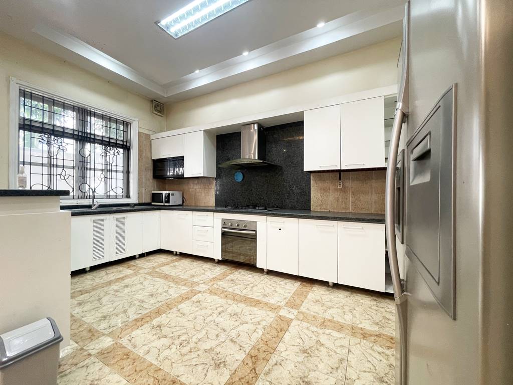 House closed to UNIS - Cheap villa for rent in D2 Ciputra 10