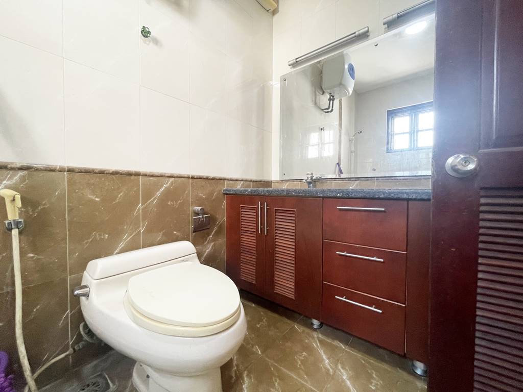 House closed to UNIS - Cheap villa for rent in D2 Ciputra 18