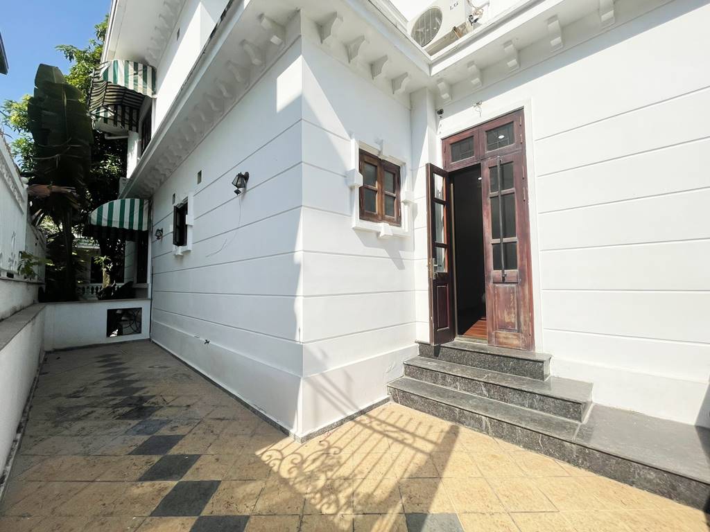House closed to UNIS - Cheap villa for rent in D2 Ciputra 19