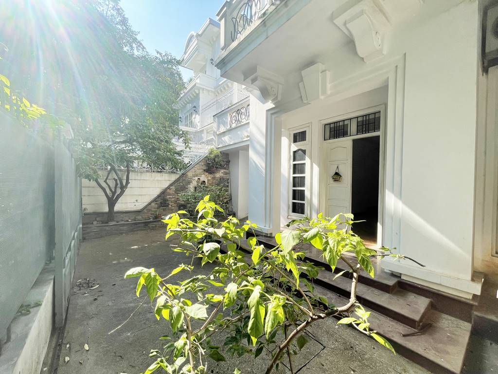House closed to UNIS - Cheap villa for rent in D2 Ciputra 2