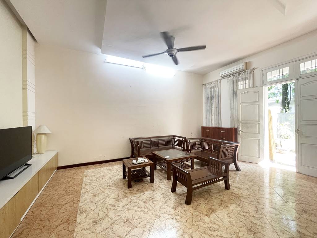 House closed to UNIS - Cheap villa for rent in D2 Ciputra 4