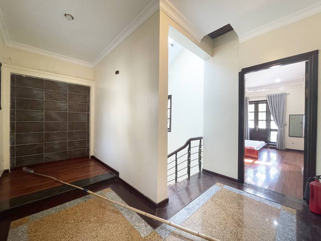 House closed to UNIS - Cheap villa for rent in D2 Ciputra 1