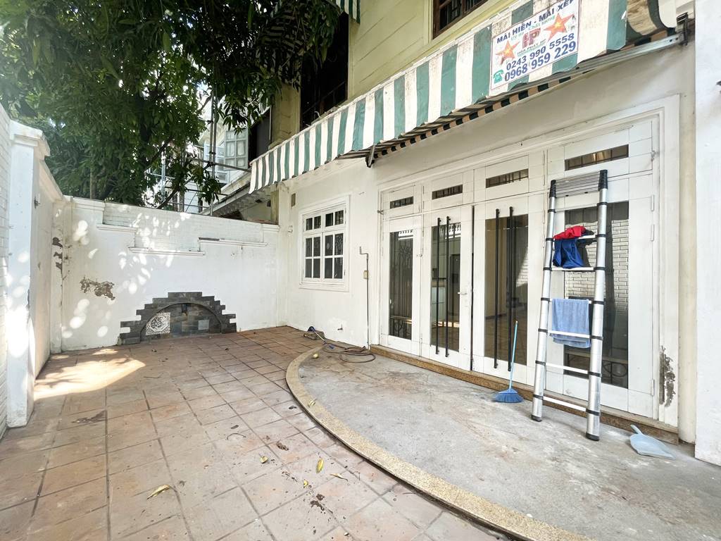 House closed to UNIS - Cheap villa for rent in D2 Ciputra 4