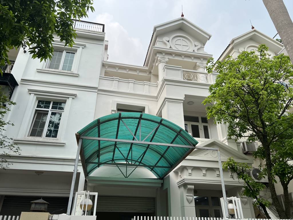Modern 3-bedroom house for rent in Ciputra Hanoi 1