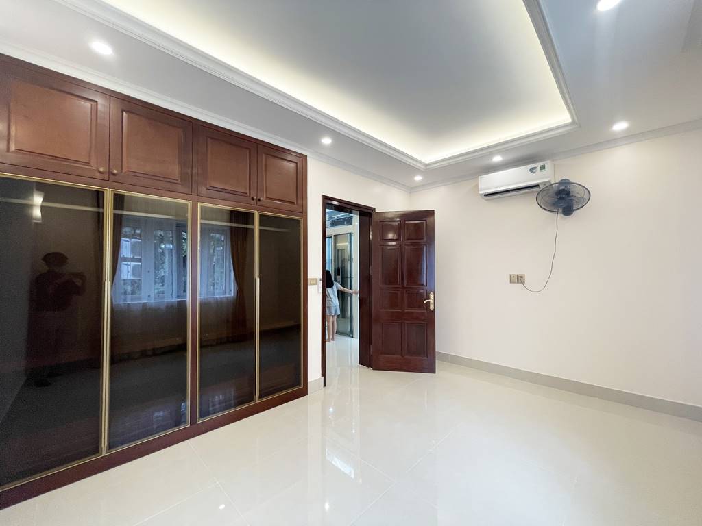 Modern 4BRs villa for rent in T5 Ciputra 11