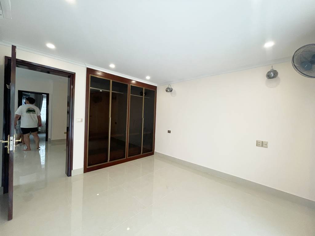 Modern 4BRs villa for rent in T5 Ciputra 13