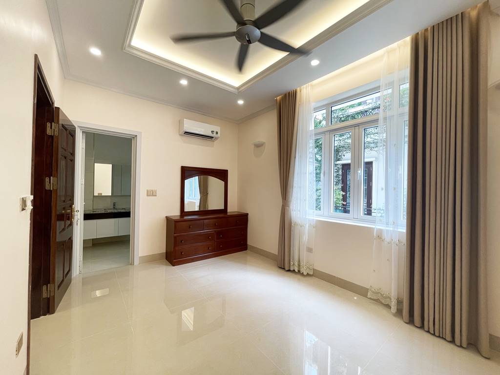 Modern 4BRs villa for rent in T5 Ciputra 17