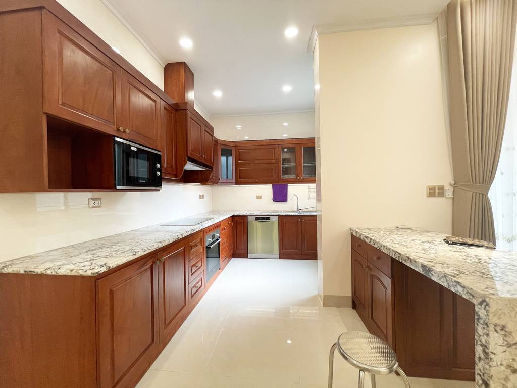 Modern 4BRs villa for rent in T5 Ciputra 5