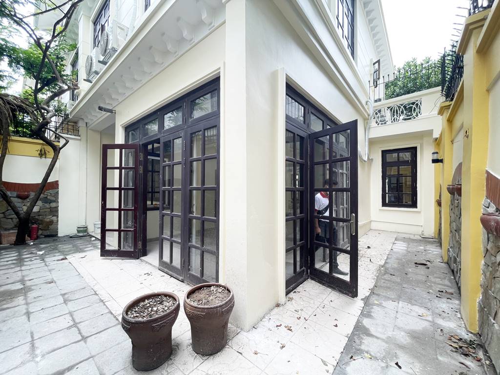 New garden house in D Ciputra for rent 32