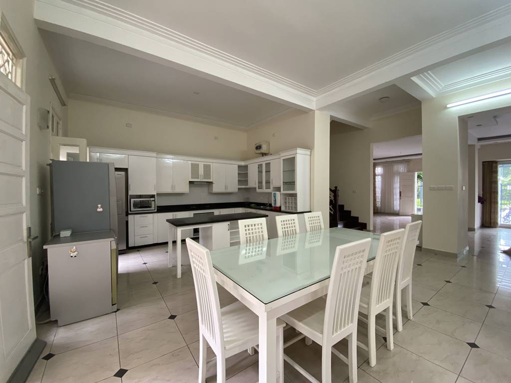 Nice 4 - bedroom house for rent in D3 Ciputra 7