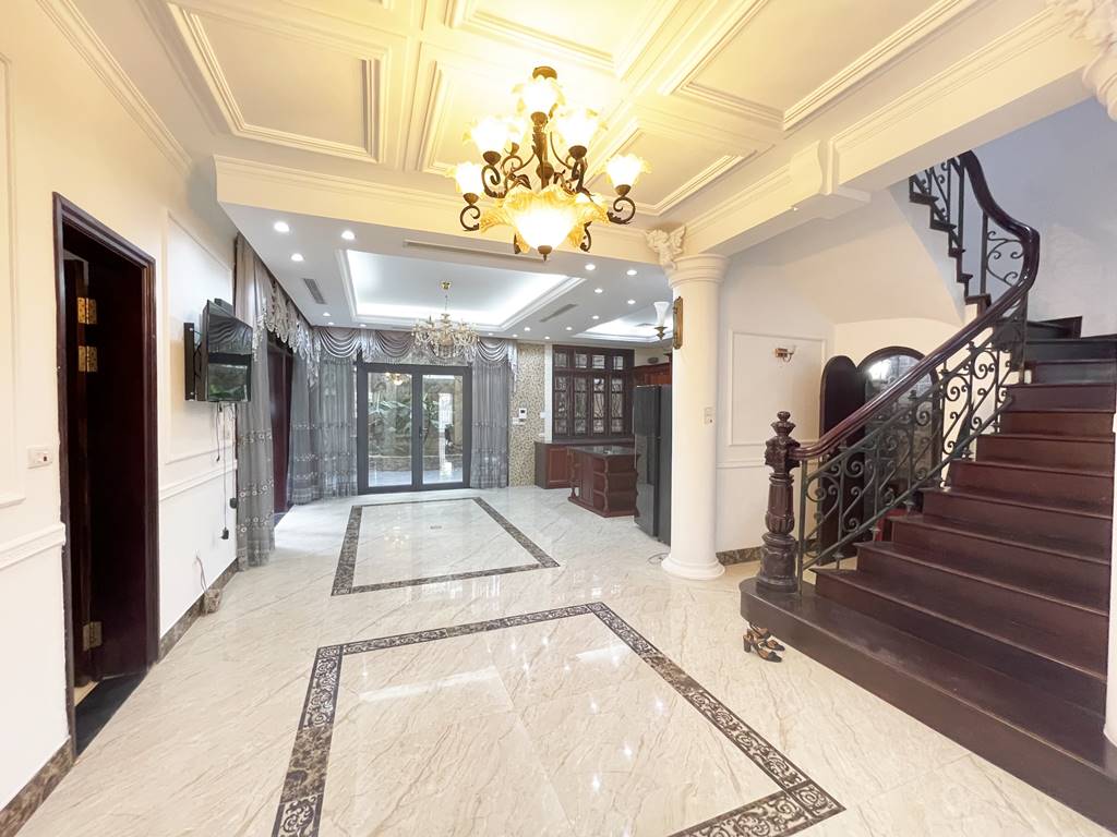 Nice renovated villa for rent at C1 Ciputra 8