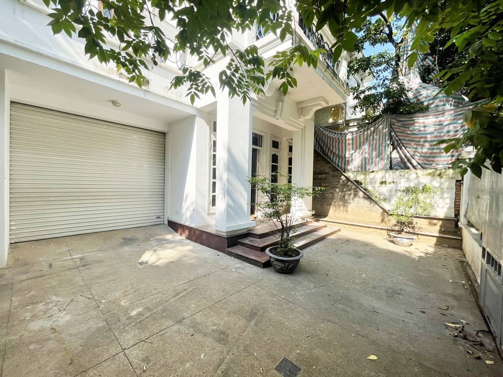 House closed to UNIS - Cheap villa for rent in D2 Ciputra