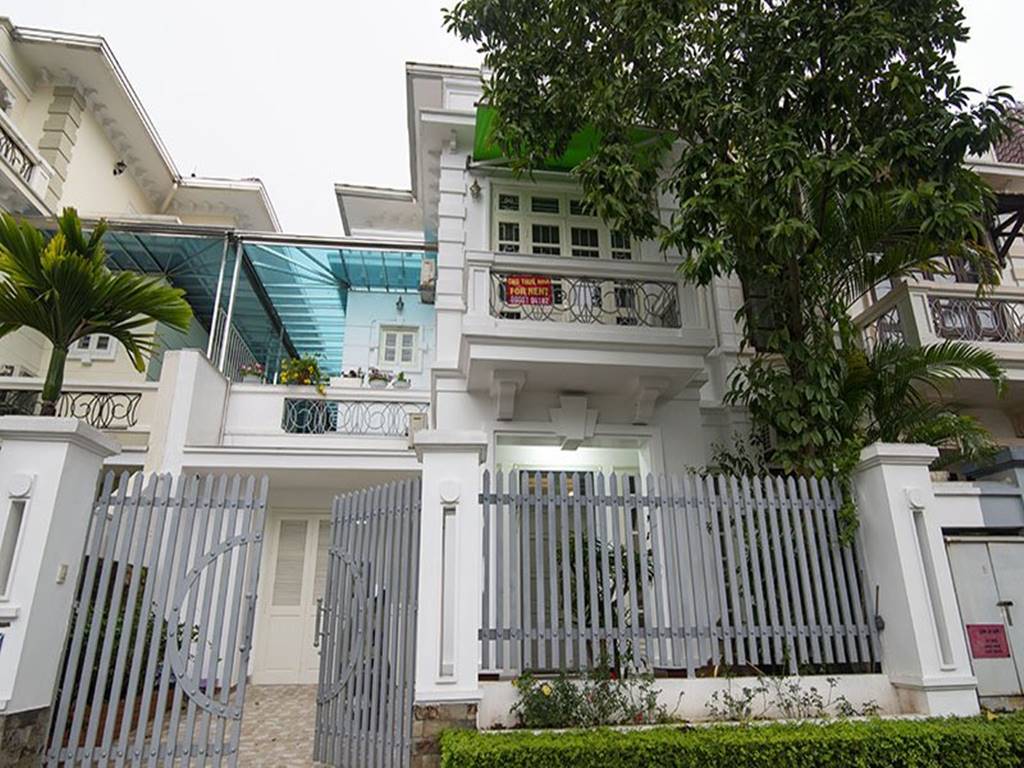 Nice garden villa for rent at D3 Ciputra