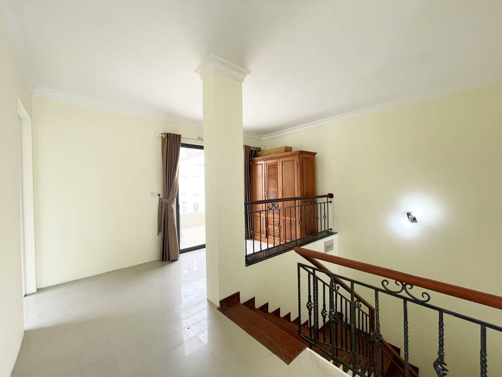 Semi - detached villa for rent in T2 Ciputra Hanoi 4