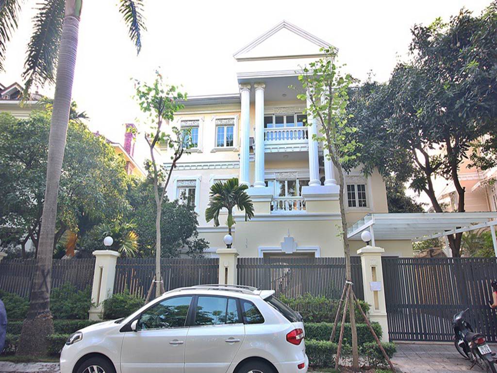 Spacious pool villa with a large garden for rent in C5 Ciputra 1