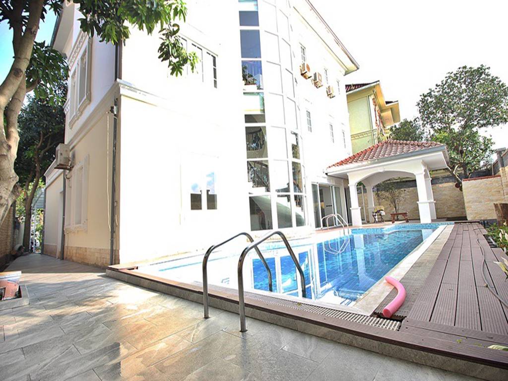 Spacious pool villa with a large garden for rent in C5 Ciputra 2