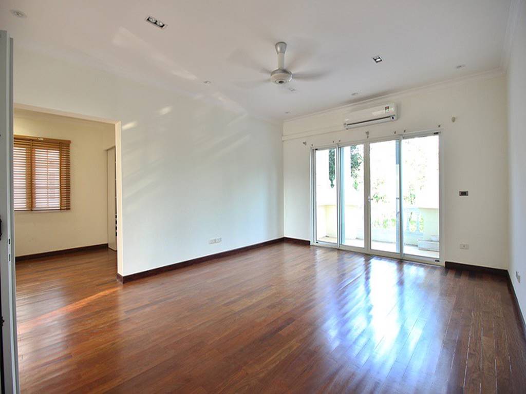 Spacious pool villa with a large garden for rent in C5 Ciputra 24