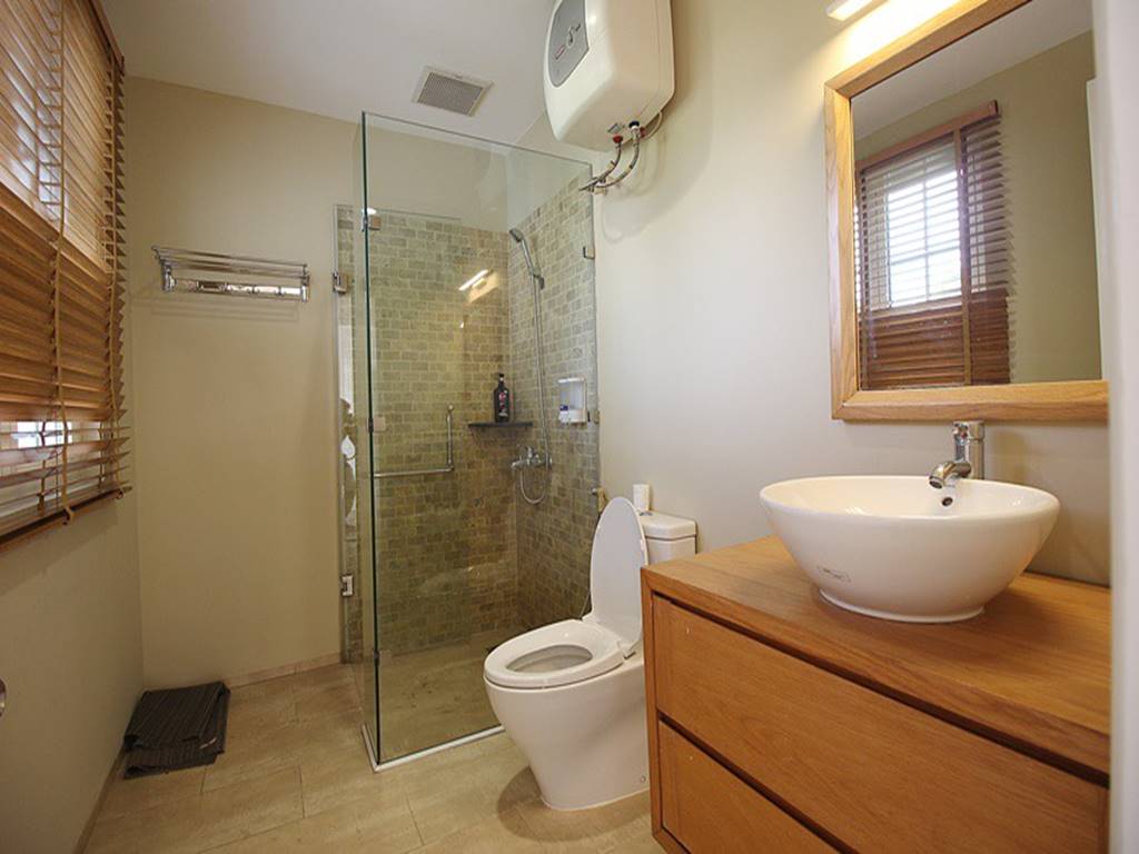 Spacious pool villa with a large garden for rent in C5 Ciputra 26