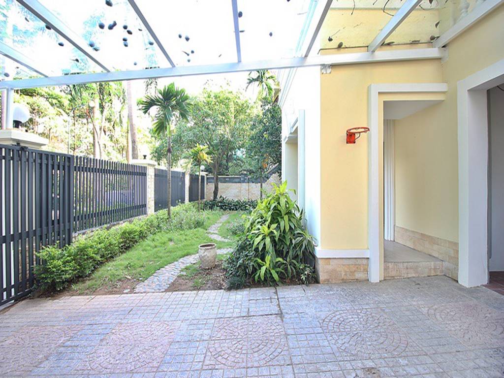 Spacious pool villa with a large garden for rent in C5 Ciputra 6