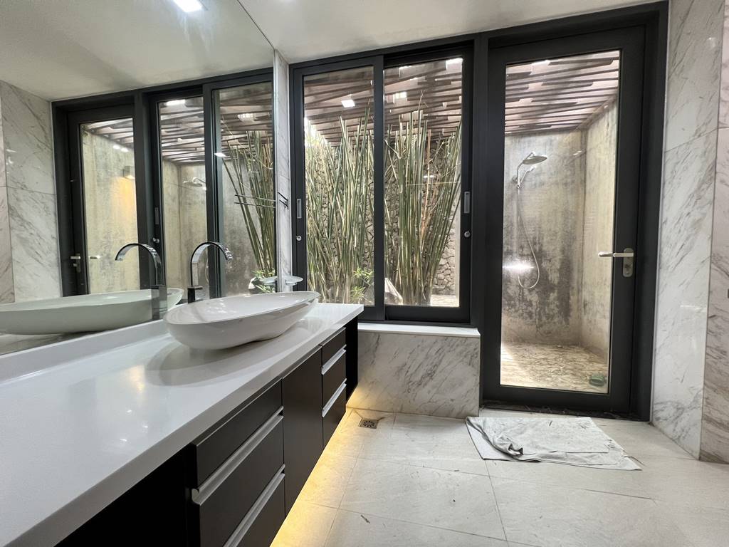 Unique garden villa for rent in Q Ciputra 2