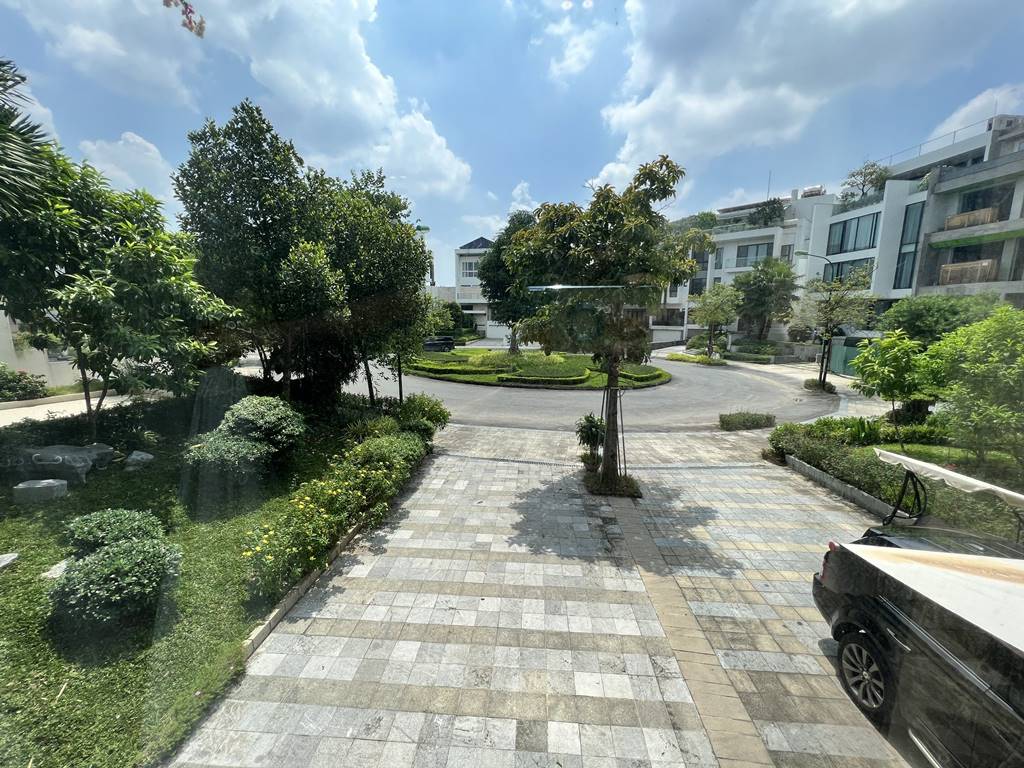 Unique garden villa for rent in Q Ciputra 6