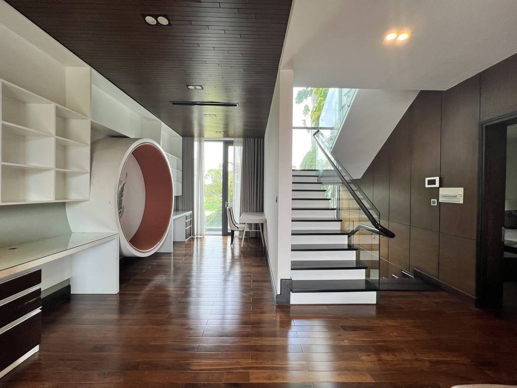 Unique garden villa for rent in Q Ciputra 11