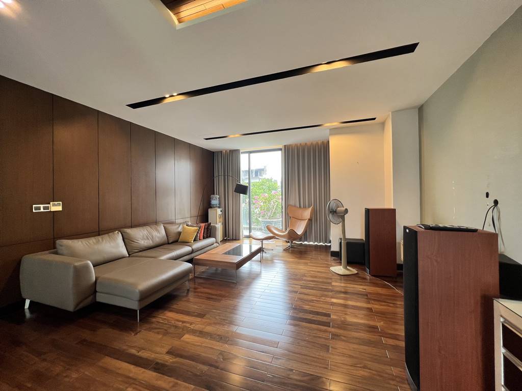 Unique garden villa for rent in Q Ciputra 12