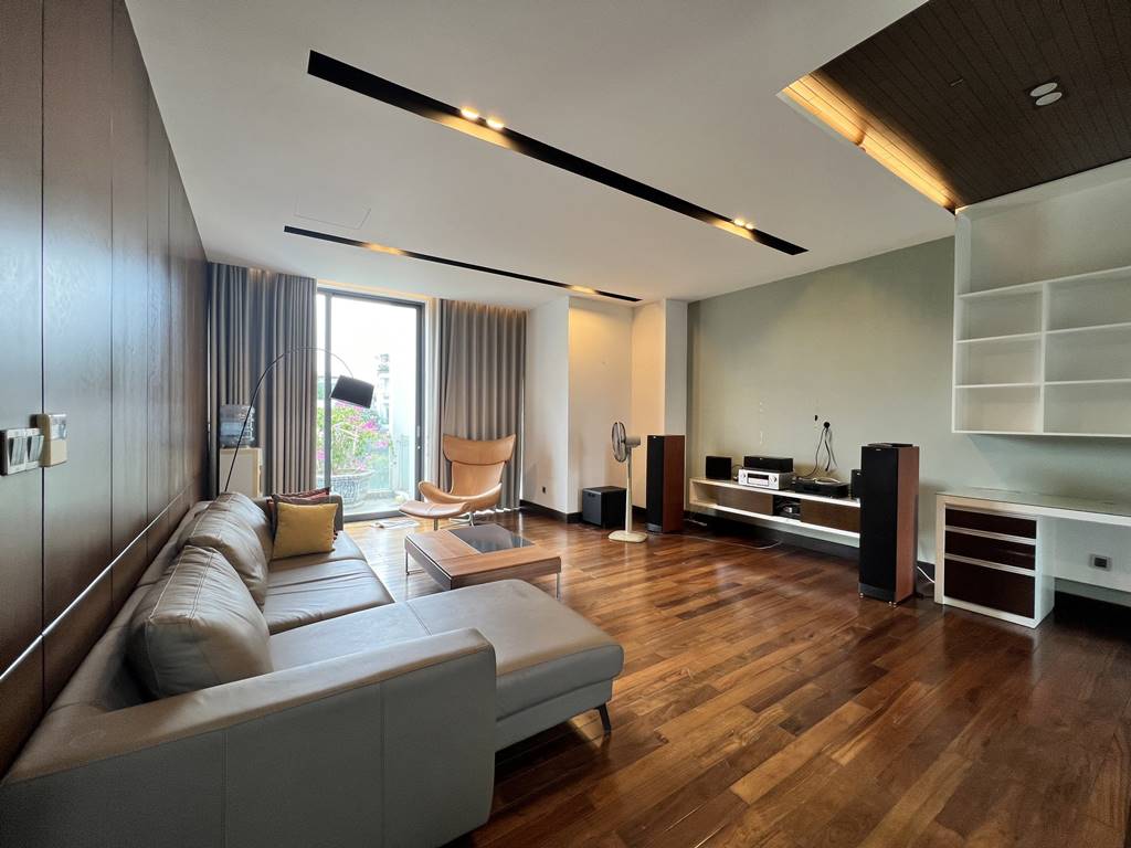 Unique garden villa for rent in Q Ciputra 14