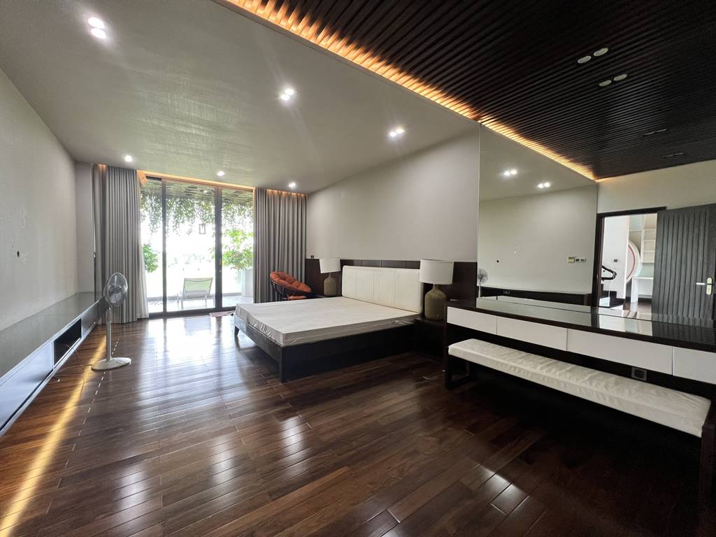Unique garden villa for rent in Q Ciputra 25