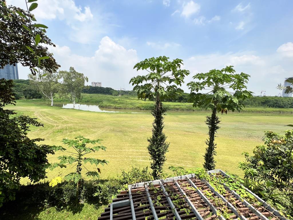 Unique garden villa for rent in Q Ciputra 33