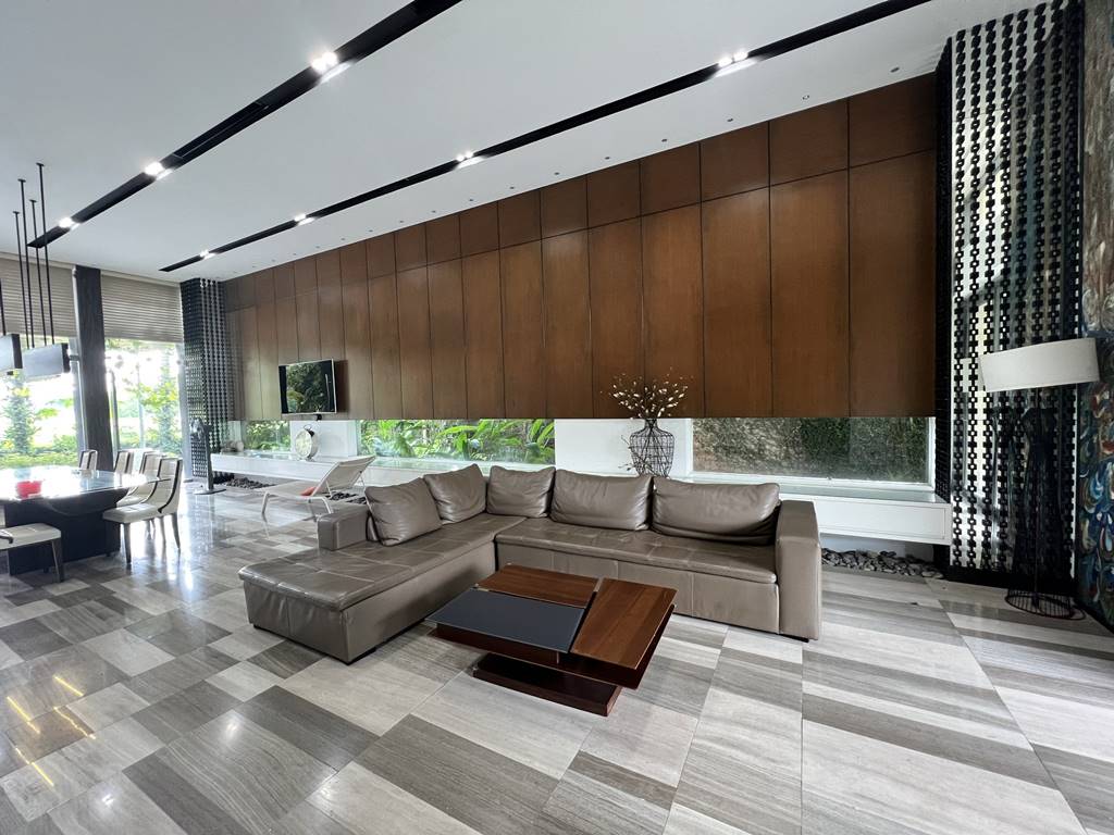 Unique garden villa for rent in Q Ciputra 6